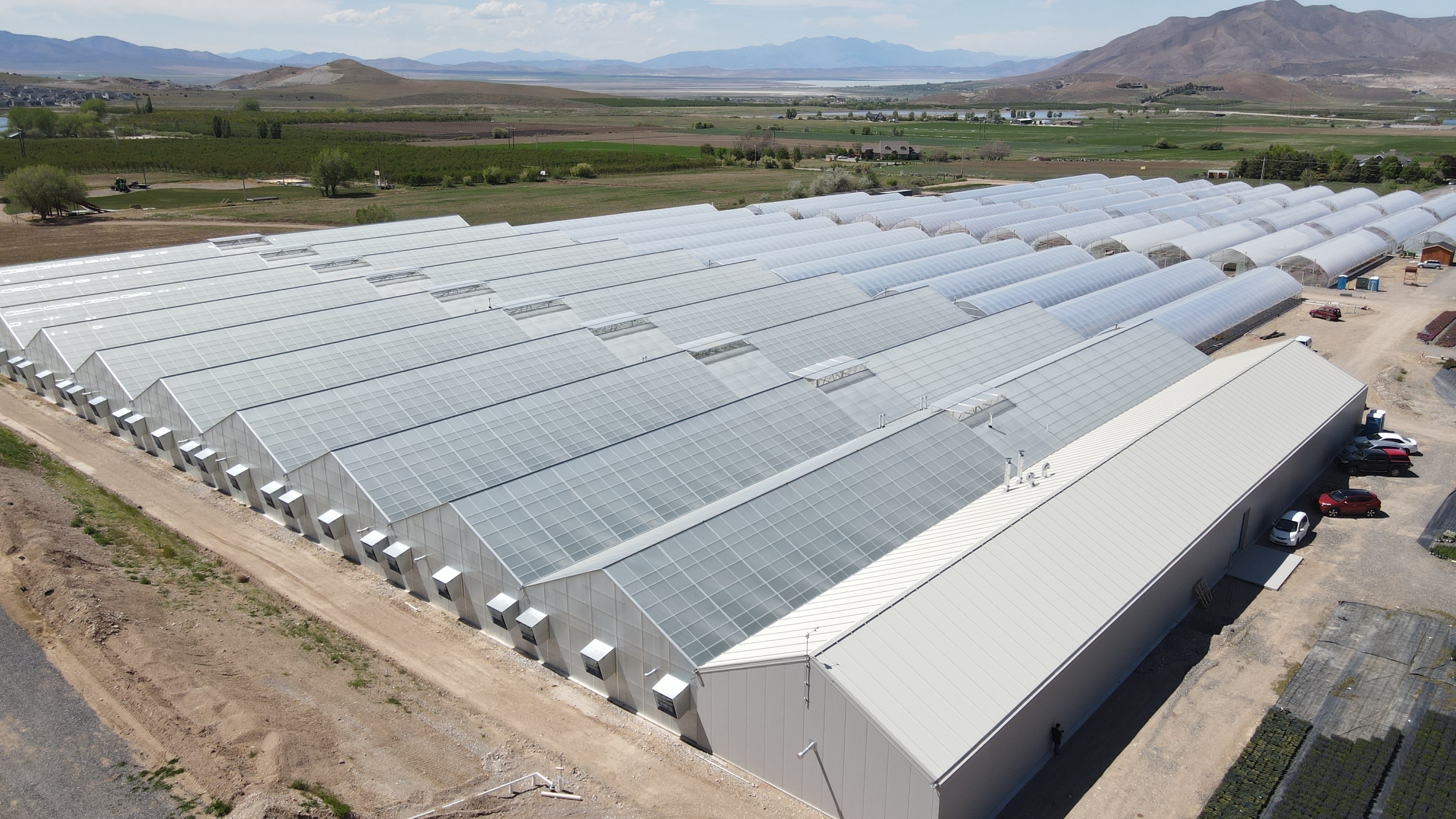 Commercial greenhouse structure